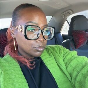 Meet your Posher, Crystal